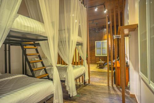 The Local Time Village Room Type - Deluxe Family Room 