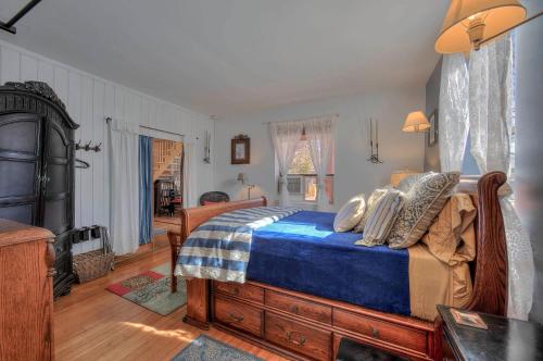 Four-Bedroom House image 10