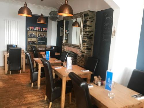 Seabreeze Restaurant With Rooms - image 2