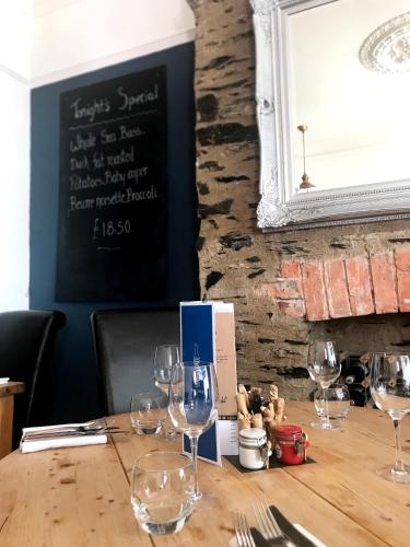 Seabreeze Restaurant With Rooms - image 3