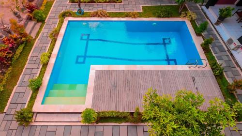 Family Room image 1