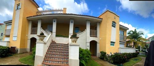 Mariposa Beach House - image 8