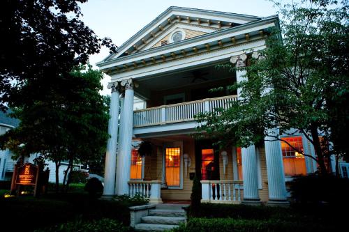 Showers Inn in Bloomington, USA