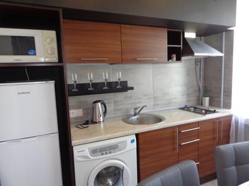 Apartments Center 2 - NEAR KHRESCHATYK - PALACE OF SPORTS - GULLIVER MALL - image 9