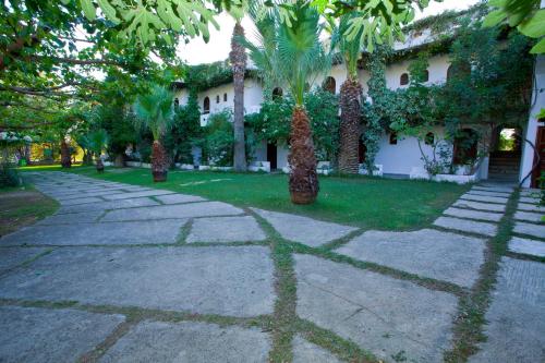 Exterior view, Damnoni Paradise in Foinikas