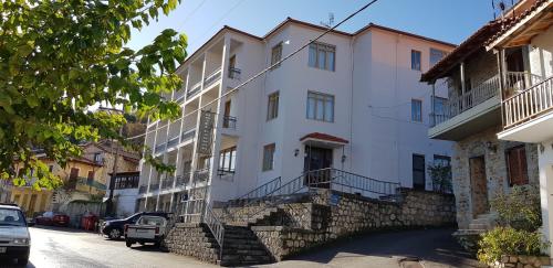 PARNON HOTEL, Karyes bei Rízai