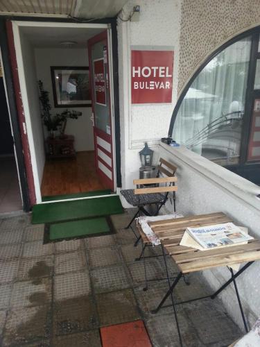 The Bulevard Hotel 4