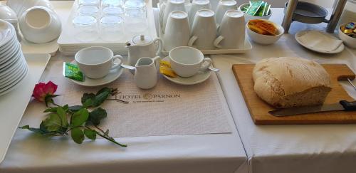 PARNON HOTEL in 華爾維薩拉哥尼亞斯