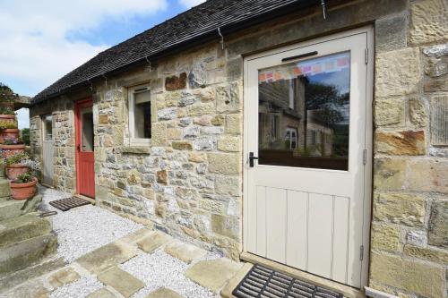 Country Cottage with Hot Tub - pre-heated for your arrival - Buxton