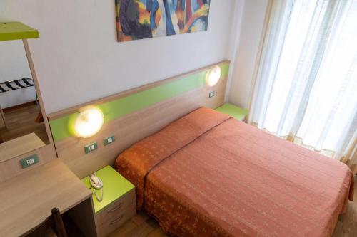Double Room image 10