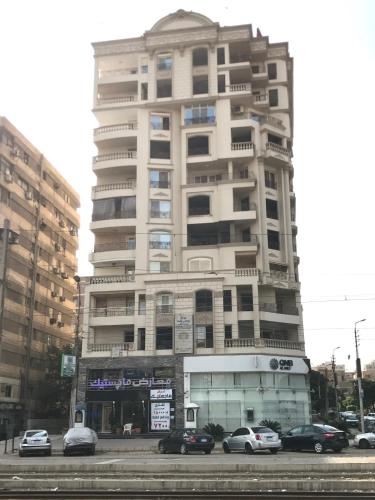 Heliopolis Heights, 3-Bedroom Grandeur, Jacuzzi, 5 AC & 4 TVs