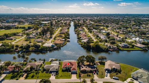 Scenic water view, 2 master suites with direct pool access - Villa Casa Amarilla