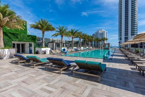 Amazing Apartments at H Beach House Hallandale Beach