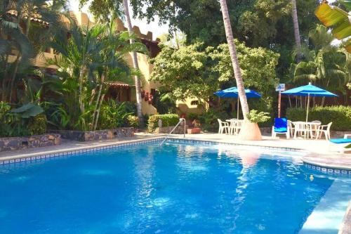 Newer & Roomy w/2 Pools. No Car Needed. Beaches, Restaurants & Shopping W/I walking distance. Taxis and buses abundant for reasonable price if needed, Zihuatanejo (foto 3)