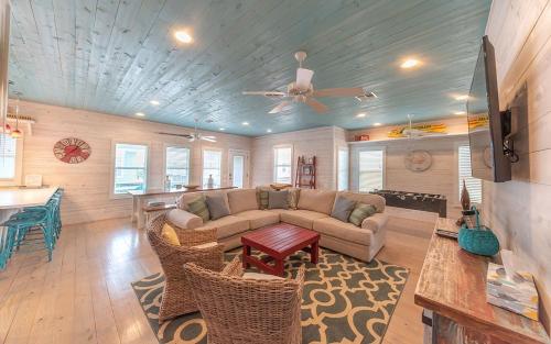 OV05-Off the Hook in Ocean Village - image 8