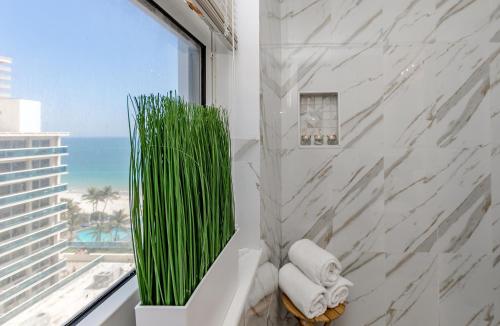 Ocean Beach Condo 3BR On the Sand 911 in Fort Lauderdale, USA