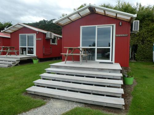 . Motels by the Moeraki Boulders Holiday Park