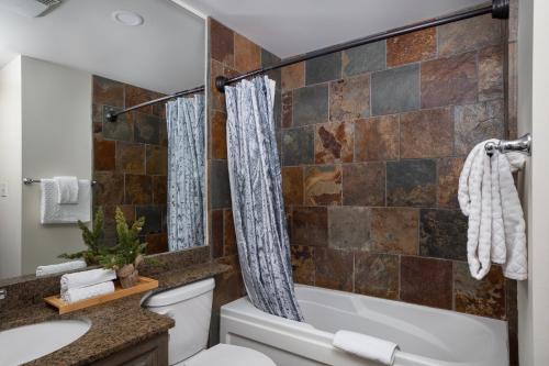 The Explorer's Hideaway- Nestled in Whistler Village