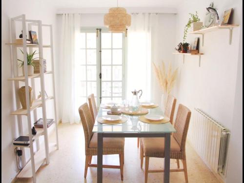  Cozy apartment on the sea, Unterkunft in Port Saplaya