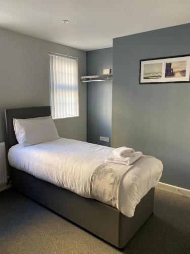 RILEY'S ROOMS - image 5