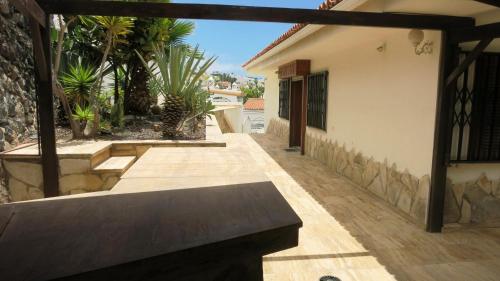 Sunny house with private pool and sea view
