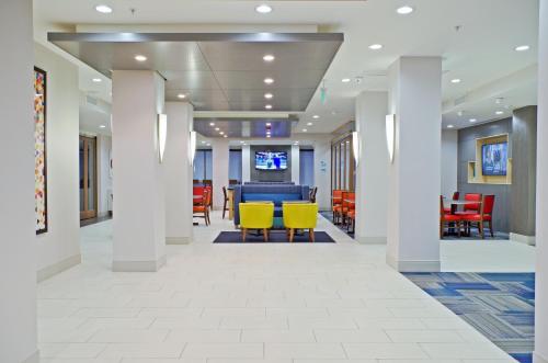 Holiday Inn Express & Suites - Phoenix North - Scottsdale an IHG Hotel - image 8