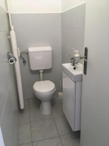 Harangláb Apartman Tata