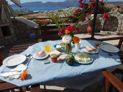 Christos rooms milos 3