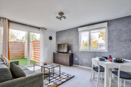Chic apart with terrace and parking