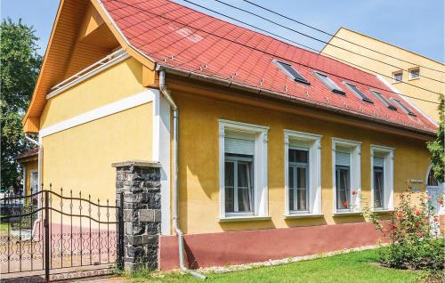  Beautiful apartment in Badacsonytomaj w/ 2 Bedrooms in 8258 Badacsonytomaj