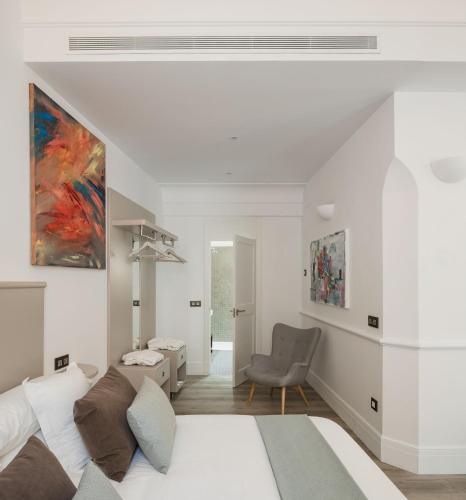 Puerta Catedral Holiday Suites - image 3