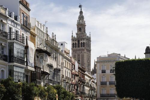 Puerta Catedral Holiday Suites - image 11