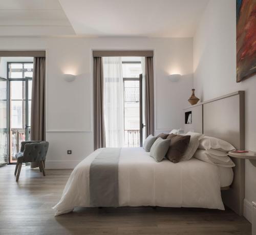 Puerta Catedral Holiday Suites - image 8