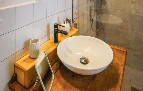  Nice apartment in Mindszentkálla w/ WiFi and 2 Bedrooms, 8282 Mindszentkálla