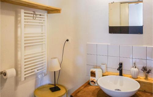  Nice apartment in Mindszentkálla w/ WiFi and 2 Bedrooms, 8282 Mindszentkálla