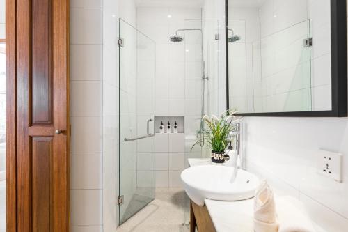 Two-Bedroom Villa image 7