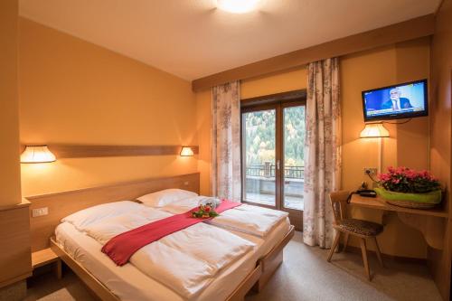 Hotel Miravalle Room Type - Economy Quadruple Room