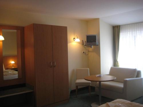 Double Room image 8