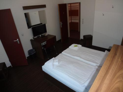 Hotel 103