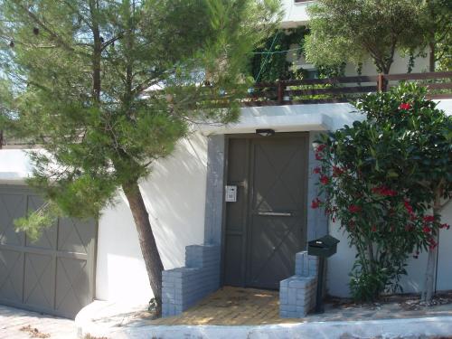  Gorgeous APT POOL Anavissos (sleeps 4)! in Anavyssos