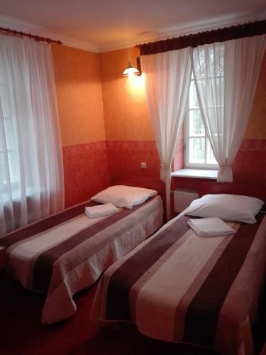 Roskosz Zespół Dworsko Parkowy