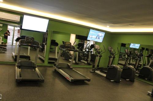 The gallery new studio with great amenities and location