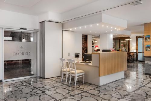 ردهة, فندق دفوريك (Hotel Dvorec) in Tolmin