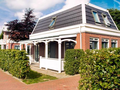 Holiday Home Bungalowparck Tulp & Zee-1