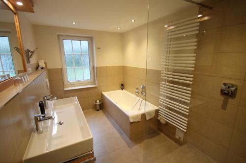 Bundt's Hotel & Gartenrestaurant - image 9