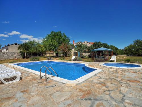  Holiday Home Dino, Pension in Foli