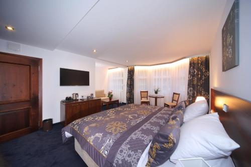 Deluxe Double Room with Extra Bed