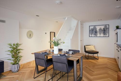 Damrak Short Stay Amsterdam, Amsterdam (photo 2)