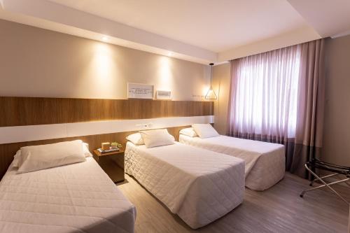 1 queen bed, 1 twin bed