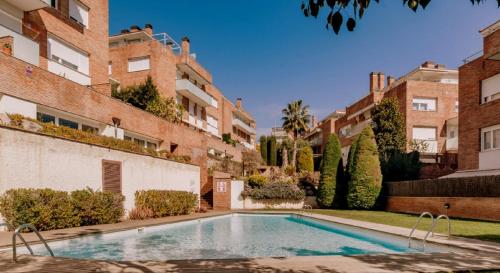 Úszómedence, Bonito duplex con piscina en Barcelona&playa in Tiana